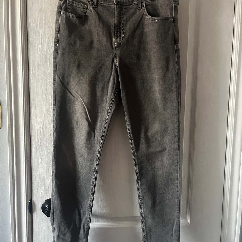 GRAY TOPSHOP STRAIGHT JEANS